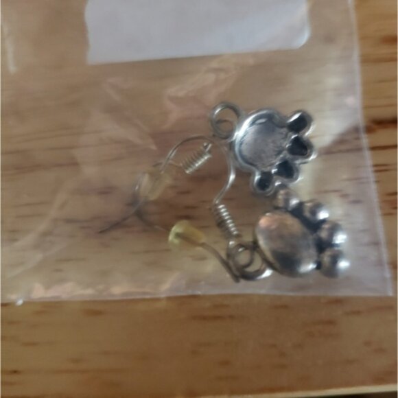 Small Paw Earrings - Picture 1 of 3